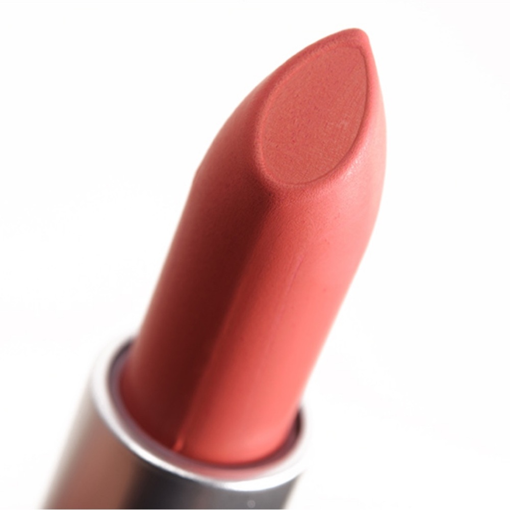 MAC RUNWAY HIT Retro Matte Lipstick. NEW IN BOX. - Picture 5 of 15